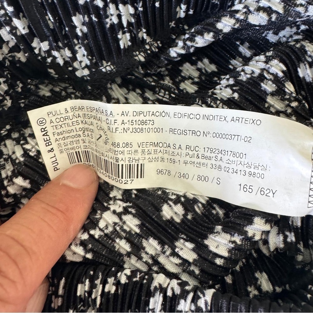 Pull&Bear Monochrome Floral Lightweight Trousers With Elastic Waist | Size S - Picture 4 of 7